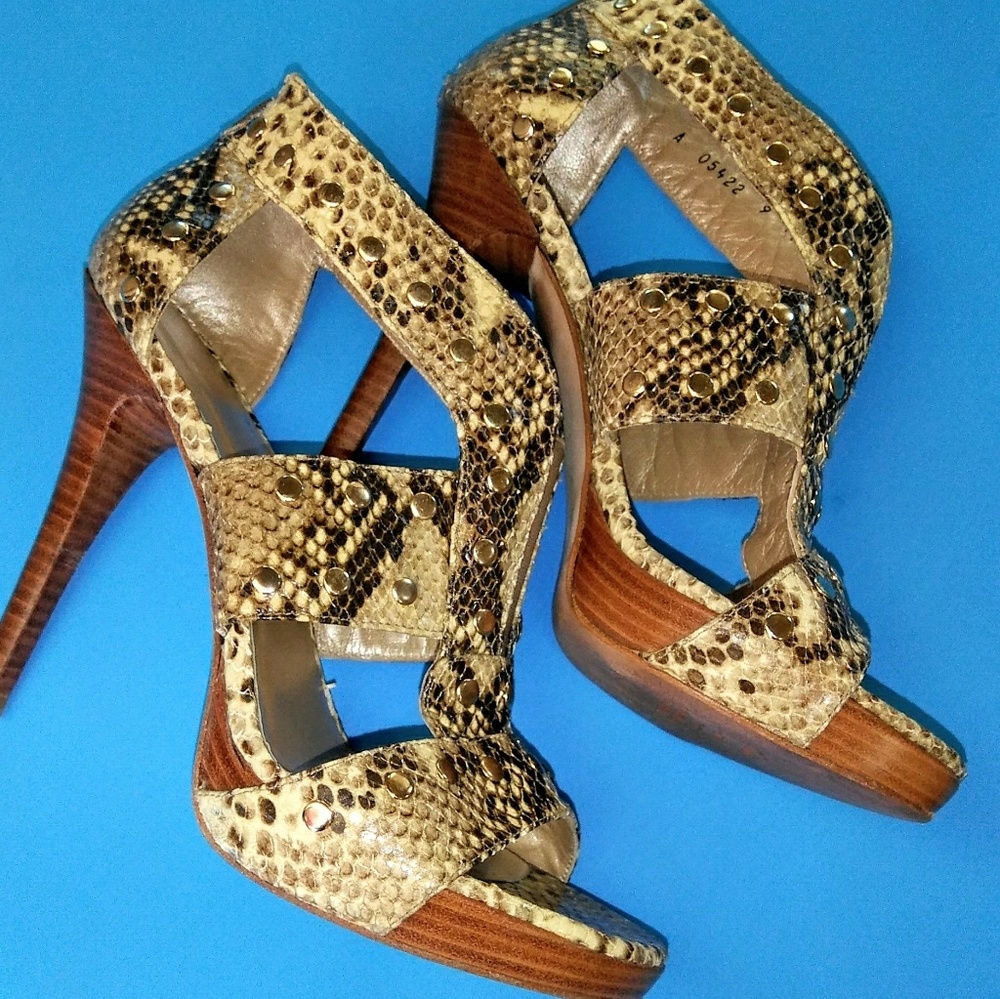 Shoes - Picture 7 of 8